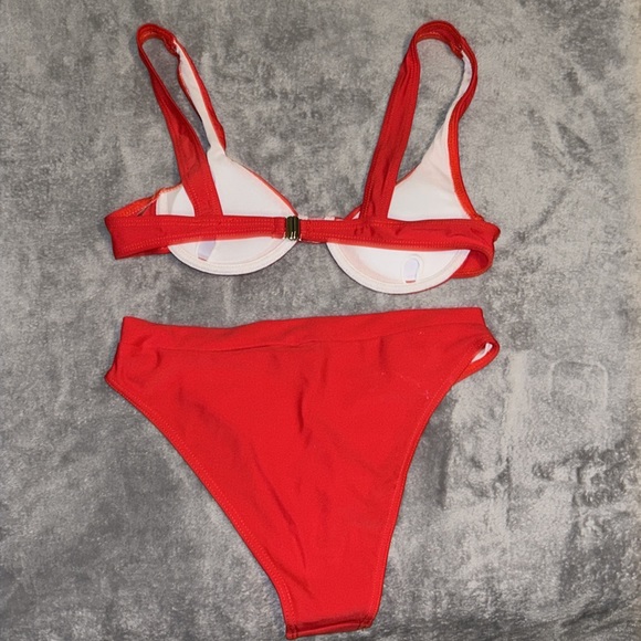 Red bikini - Picture 2 of 4